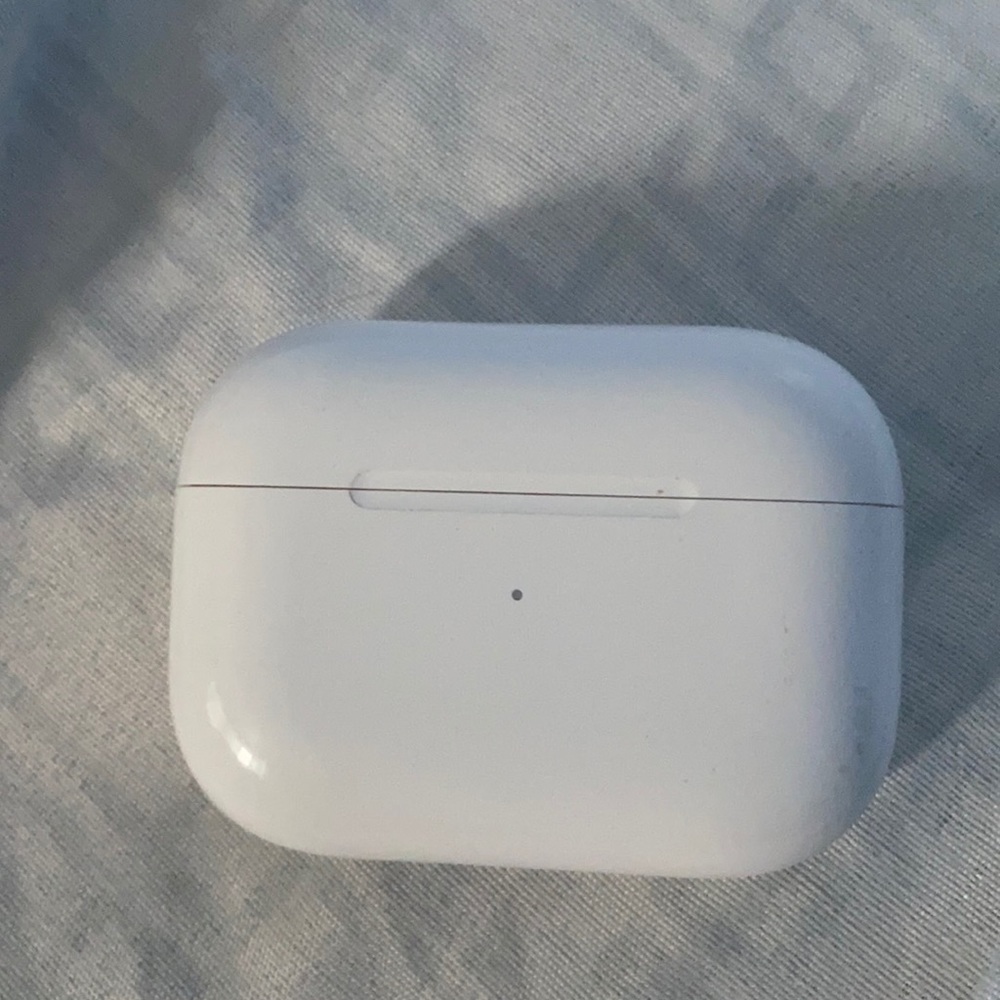 AirPod Pros - Picture 3 of 5